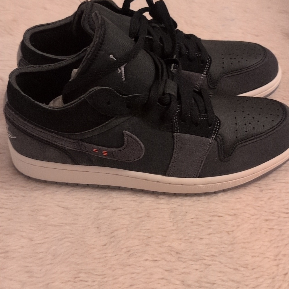 NEW Men's Jordan 1 Low SE Craft (unworn) - Picture 2 of 3